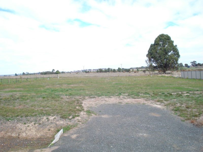 27 Diamond Drive, Cardigan Village VIC 3352