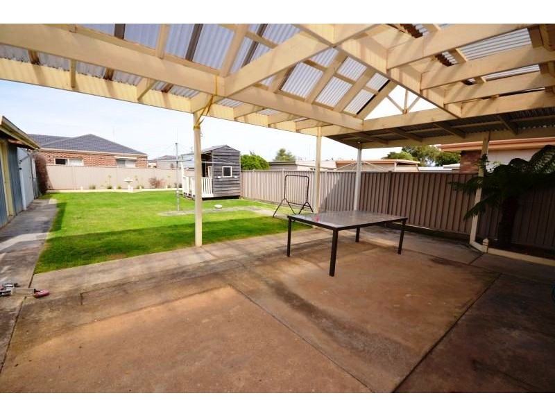 76 Marie Crescent, Wendouree VIC 3355