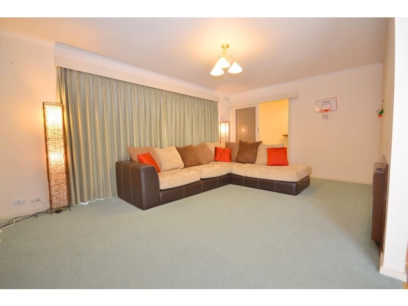 76 Marie Crescent, Wendouree VIC 3355