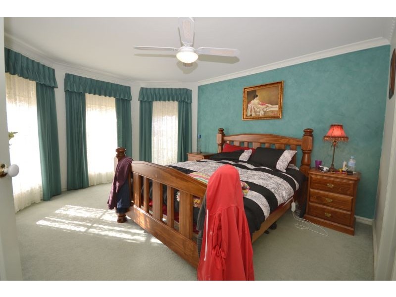 19 Wicklow Drive, Invermay Park VIC 3350