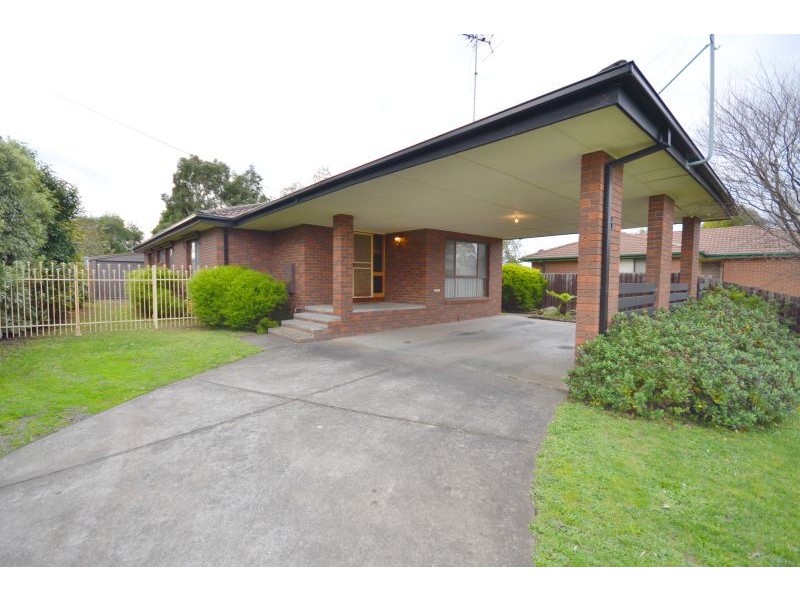 8 Marie Cresent, Wendouree VIC 3355