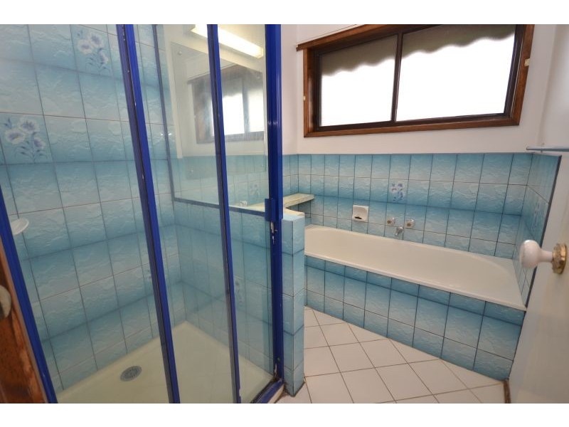 8 Marie Cresent, Wendouree VIC 3355