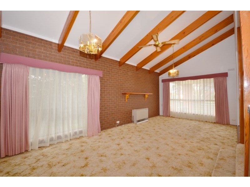 8 Marie Cresent, Wendouree VIC 3355