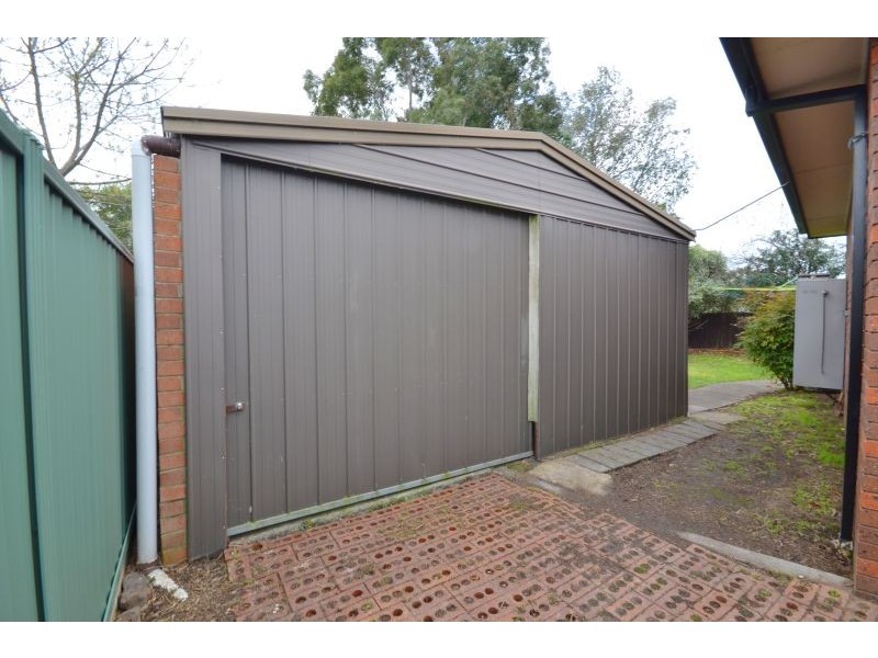 8 Marie Cresent, Wendouree VIC 3355