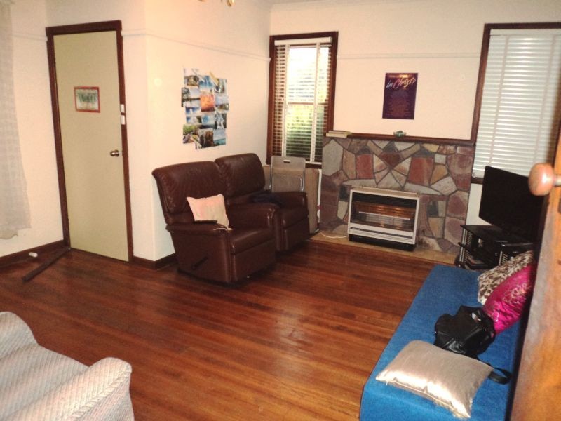 8 Larter Street, Golden Point VIC 3350