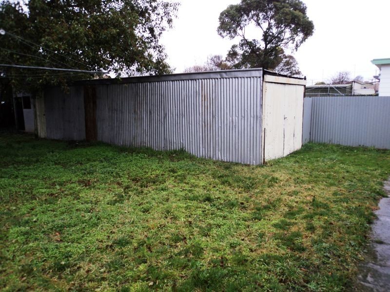 8 Larter Street, Golden Point VIC 3350