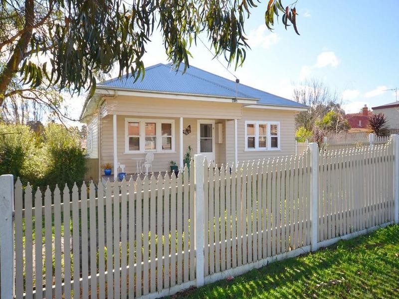 202 Elsworth Street West, Mount Pleasant VIC 3350