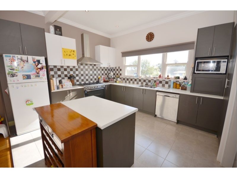 202 Elsworth Street West, Mount Pleasant VIC 3350