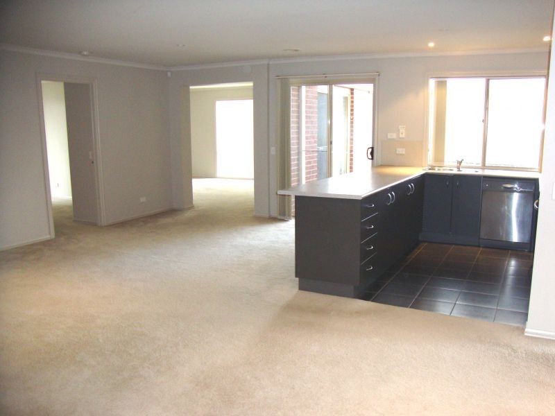 8 Adelphi Close, Delacombe VIC 3356