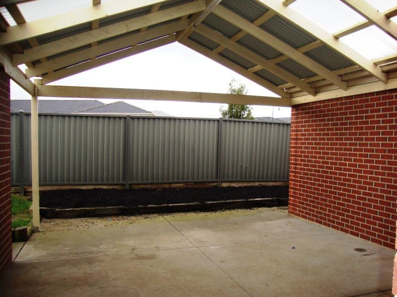 8 Adelphi Close, Delacombe VIC 3356