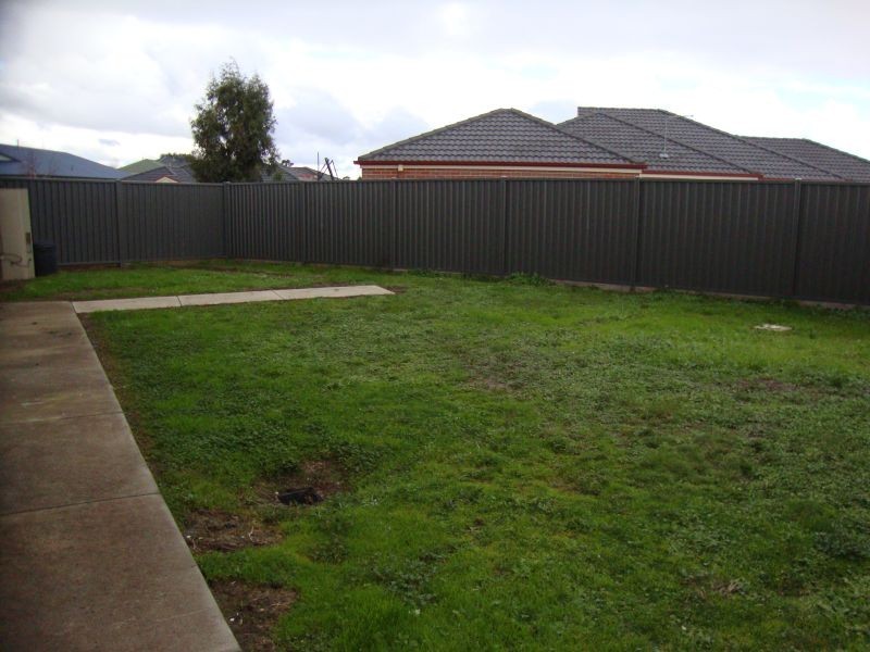 8 Adelphi Close, Delacombe VIC 3356