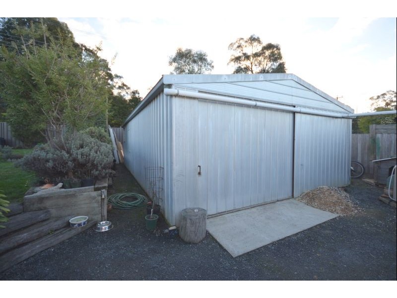 16 Melvyn Crescent, Mount Clear VIC 3350