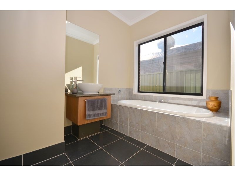 2 Therese Court, Miners Rest VIC 3352