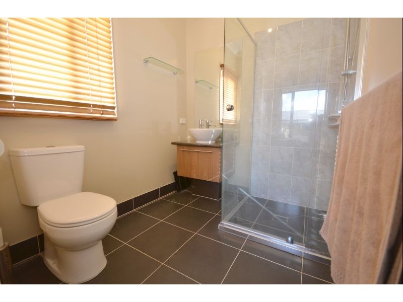 2 Therese Court, Miners Rest VIC 3352