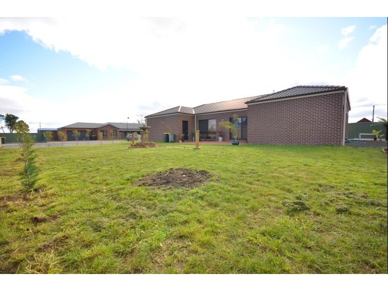 2 Therese Court, Miners Rest VIC 3352