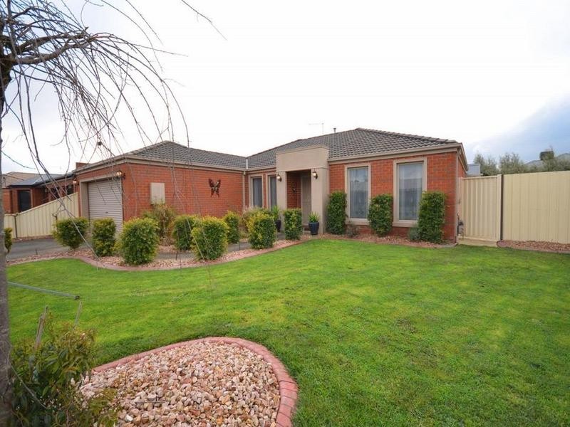 6 Rozel Avenue, Wendouree VIC 3355