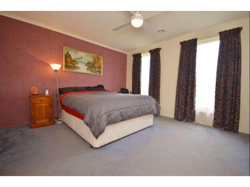 6 Rozel Avenue, Wendouree VIC 3355