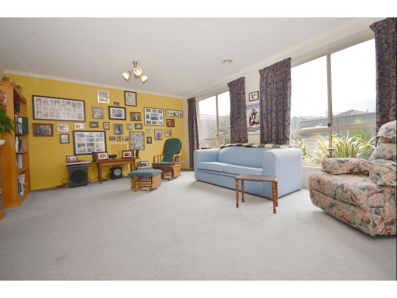 6 Rozel Avenue, Wendouree VIC 3355