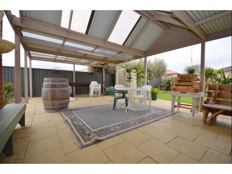 6 Rozel Avenue, Wendouree VIC 3355