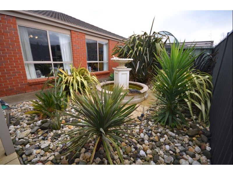 6 Rozel Avenue, Wendouree VIC 3355