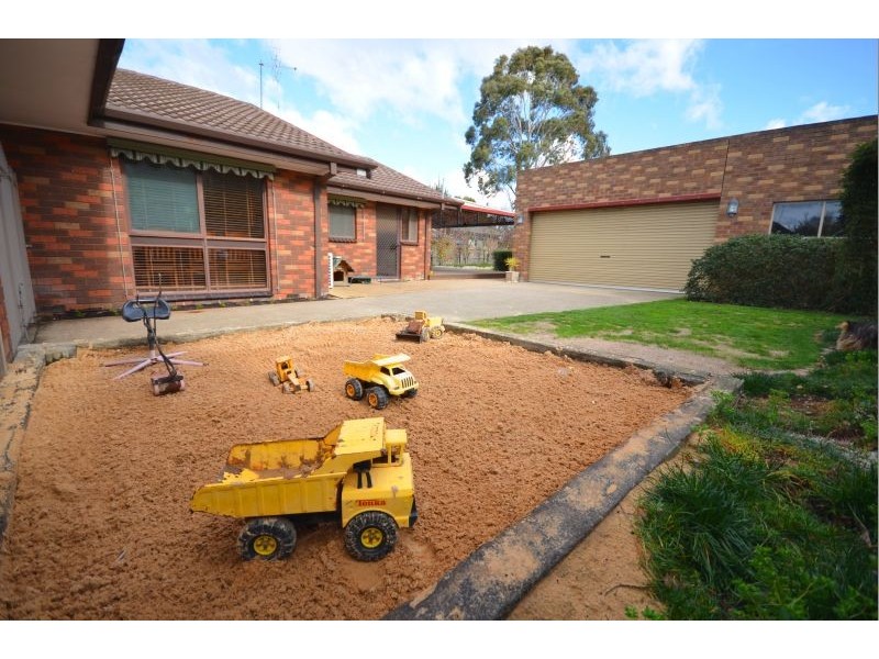 15 Avoca Crescent, Alfredton VIC 3350