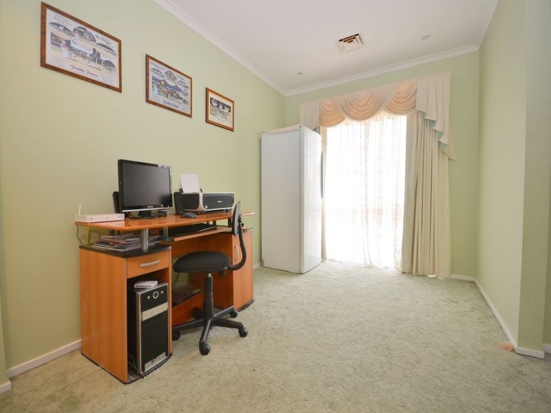 9 Mawarra Drive, Delacombe VIC 3356