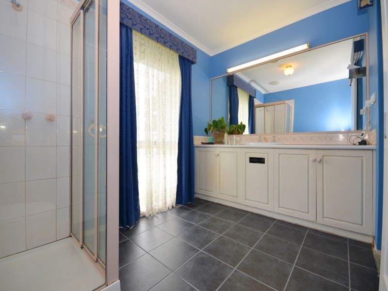 9 Mawarra Drive, Delacombe VIC 3356