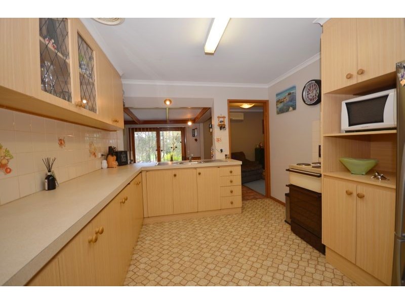 32 Racecourse Road, Haddon VIC 3351