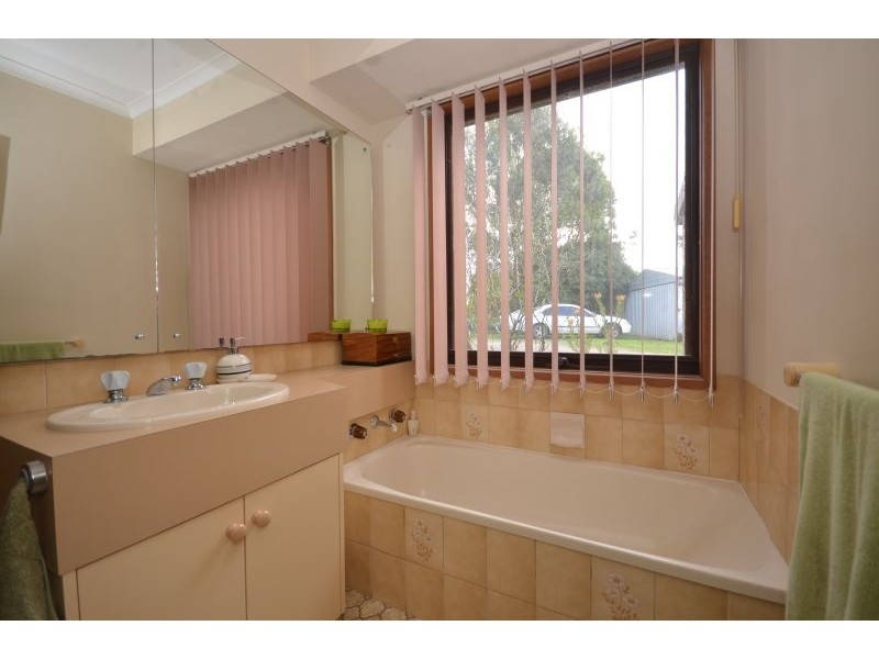 32 Racecourse Road, Haddon VIC 3351