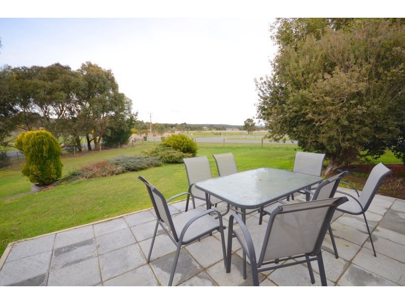 32 Racecourse Road, Haddon VIC 3351