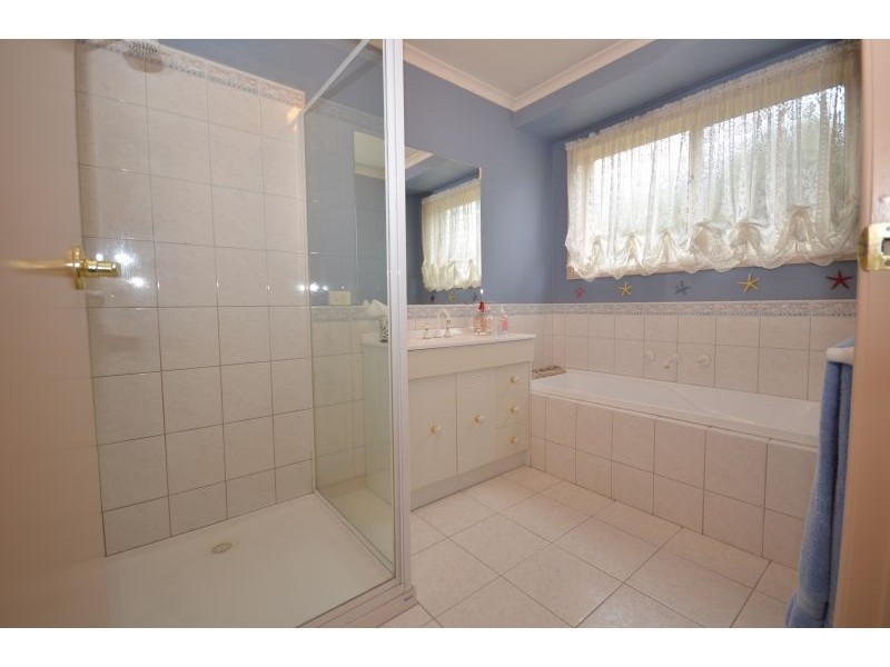 20 Kerry Way, Invermay Park VIC 3350