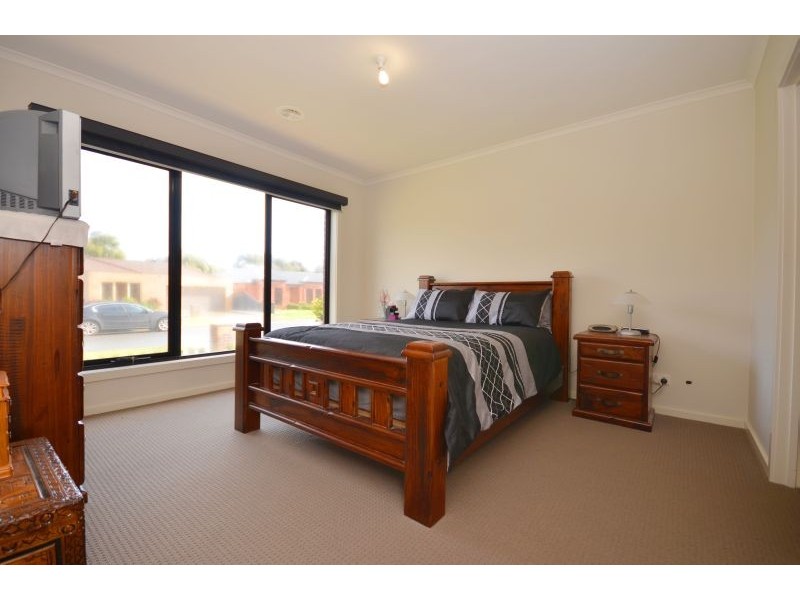 14 King George Way, Mitchell Park VIC 3352