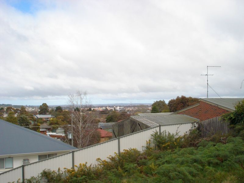 1 & 5 Highview Court, Black Hill VIC 3350