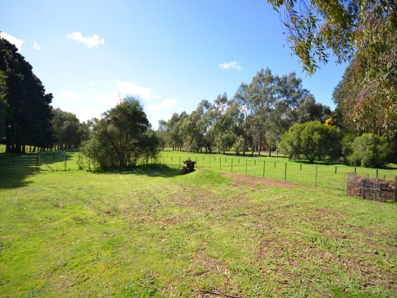 90 Blackmore Road, Sulky VIC 3352