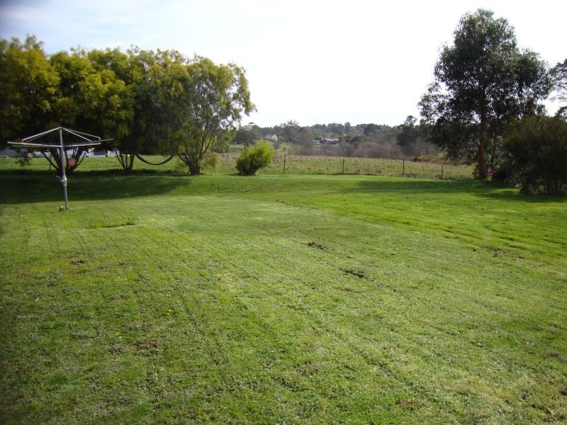 51 Linton-Piggoreet Road, Linton VIC 3360