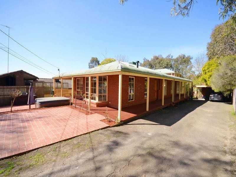 2 Judith Grove, Mount Clear VIC 3350