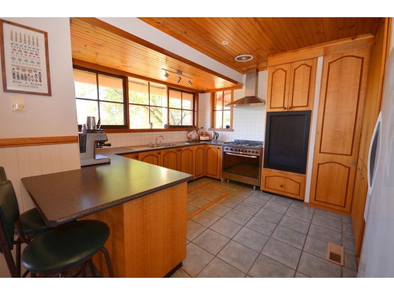 2 Judith Grove, Mount Clear VIC 3350