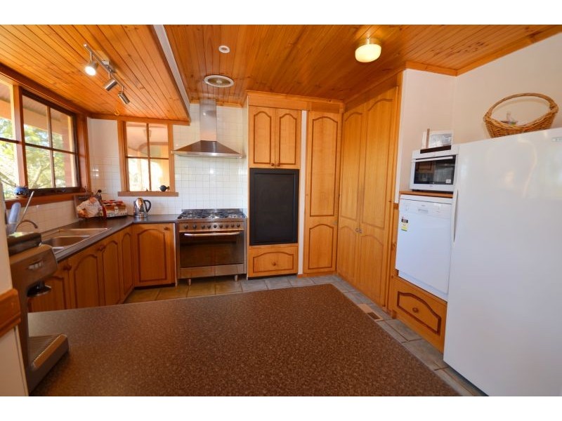 2 Judith Grove, Mount Clear VIC 3350