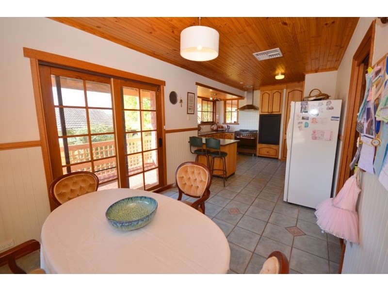 2 Judith Grove, Mount Clear VIC 3350