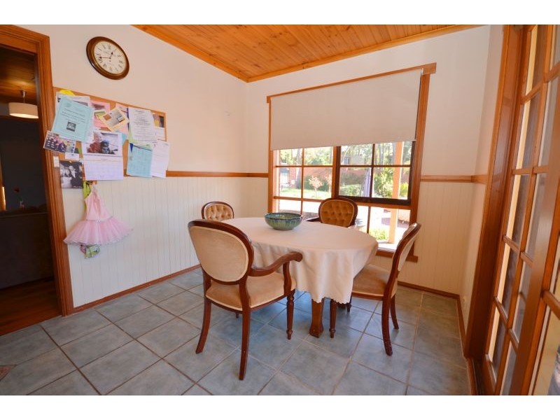 2 Judith Grove, Mount Clear VIC 3350