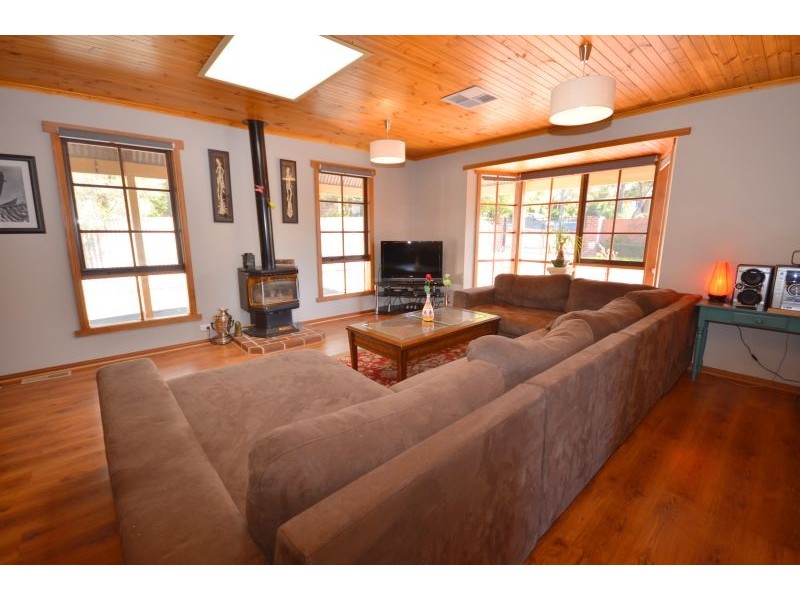 2 Judith Grove, Mount Clear VIC 3350