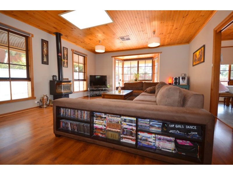 2 Judith Grove, Mount Clear VIC 3350