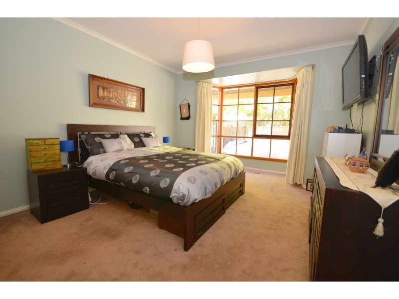 2 Judith Grove, Mount Clear VIC 3350