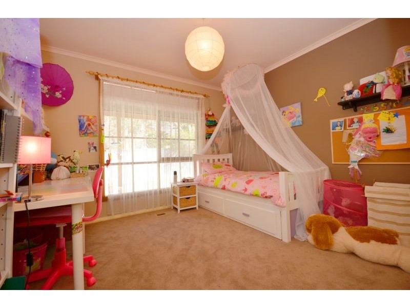 2 Judith Grove, Mount Clear VIC 3350