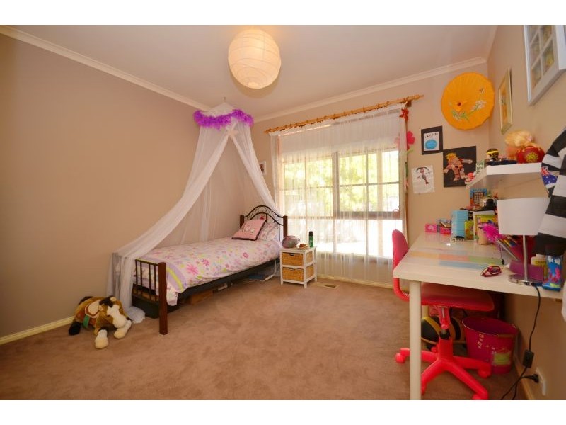 2 Judith Grove, Mount Clear VIC 3350