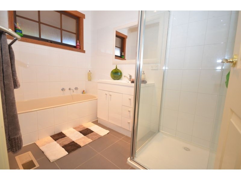 2 Judith Grove, Mount Clear VIC 3350