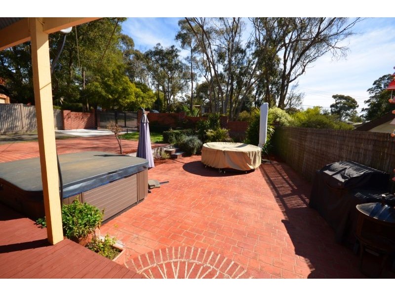 2 Judith Grove, Mount Clear VIC 3350