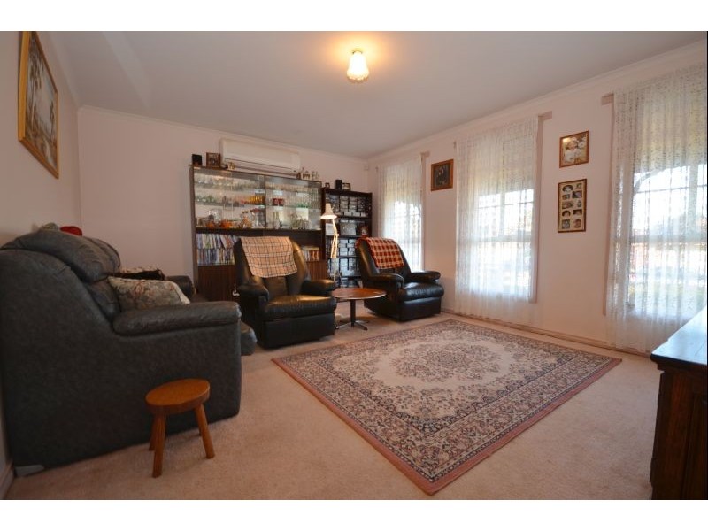 16 Melvyn Crescent, Mount Clear VIC 3350