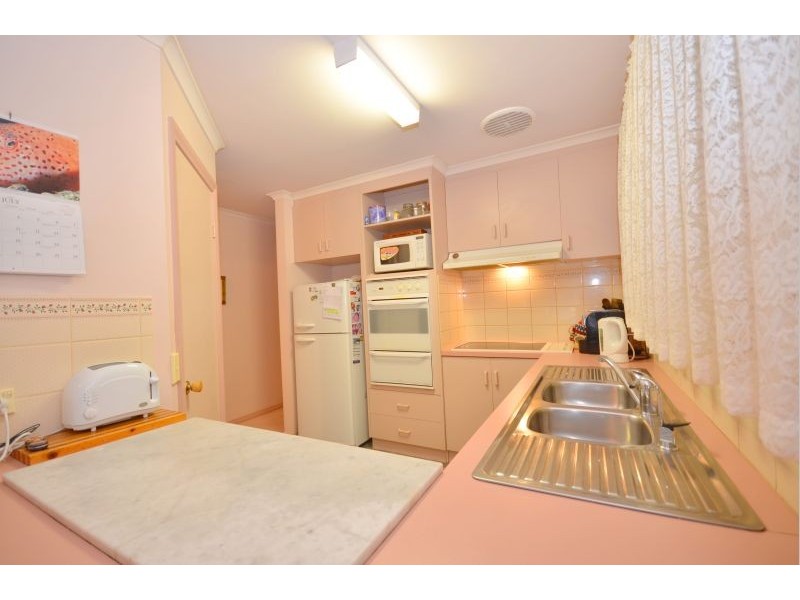 16 Melvyn Crescent, Mount Clear VIC 3350