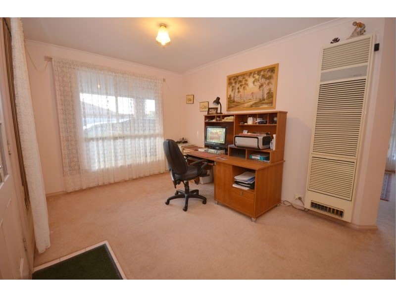 16 Melvyn Crescent, Mount Clear VIC 3350